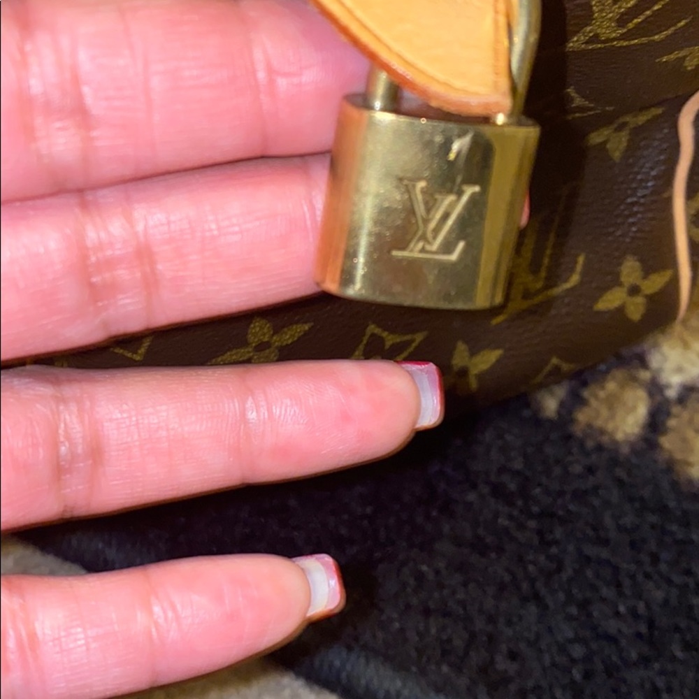 Louis Vuitton speedy 25 with lock and keys
